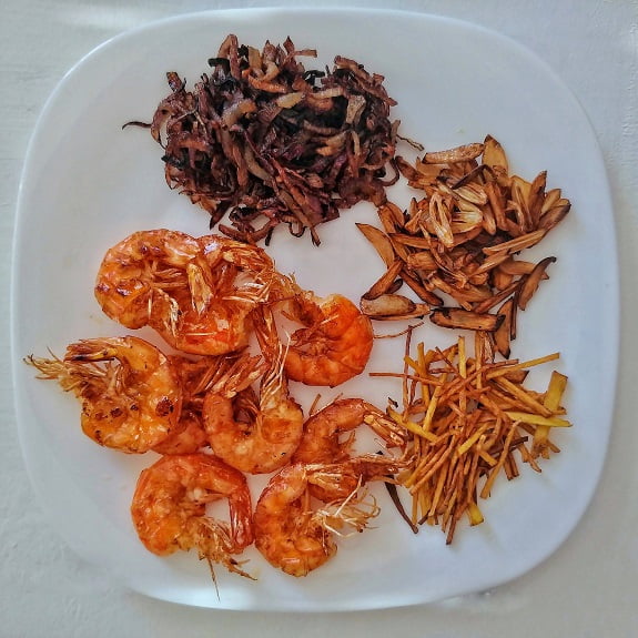 Shallow fried ingredients for Shrimp paste recipe.